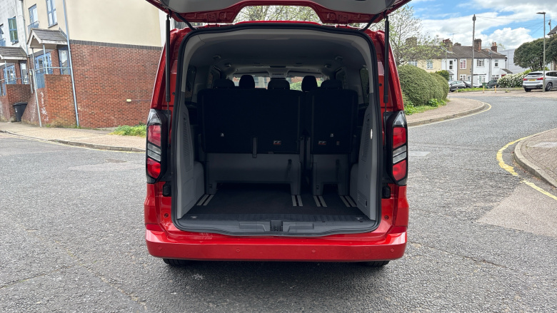 Ford Tourneo Custom 320 L2 Diesel Fwd 2.0 EcoBlue 150ps H1 Titanium 8 seater